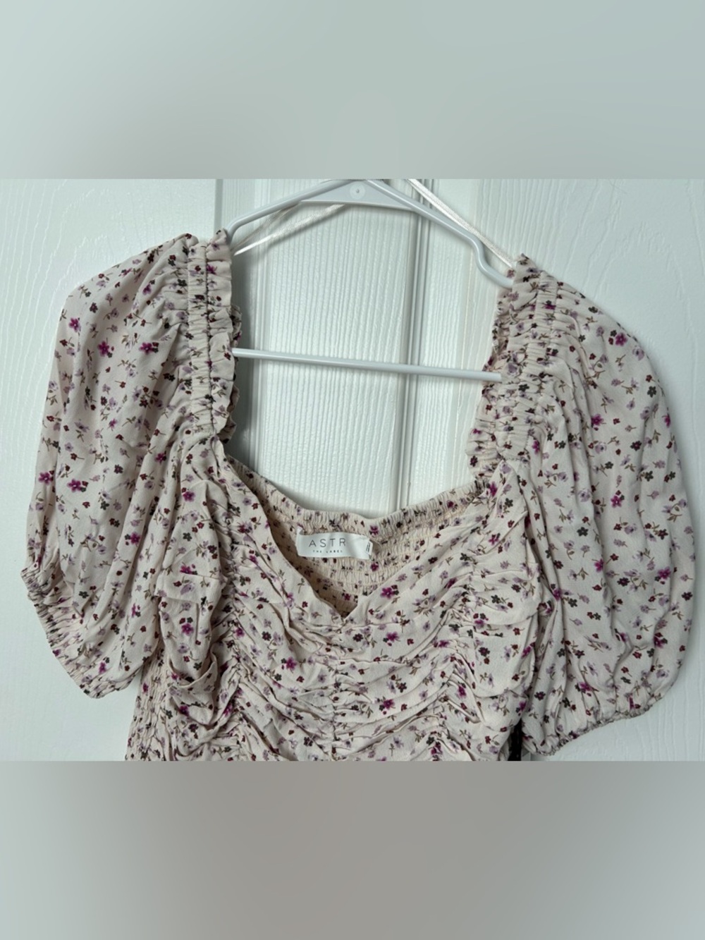 ASTR The Label Cream & Purple Floral Puff Sleeve Cropped Top Size Medium NWT - Picture 11 of 13